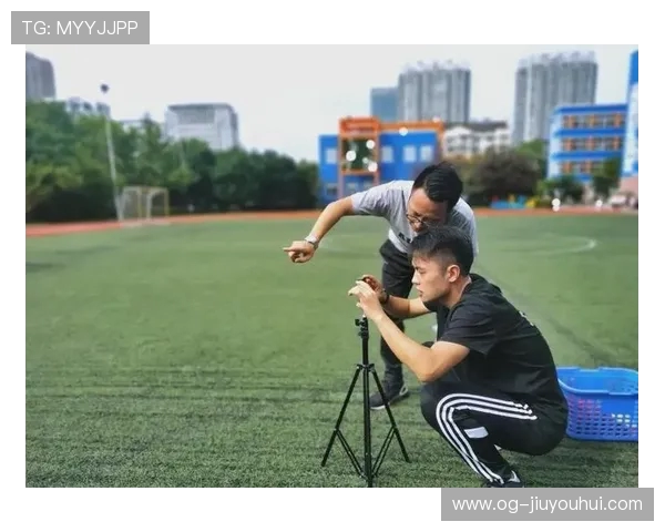 足球清洁带的创新设计与应用探索提升运动员场地表现和设备维护效率